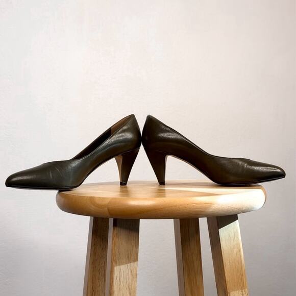 Vintage Made in Spain Nina Olive Green Pumps Heels Size 6 leather - Picture 7 of 7